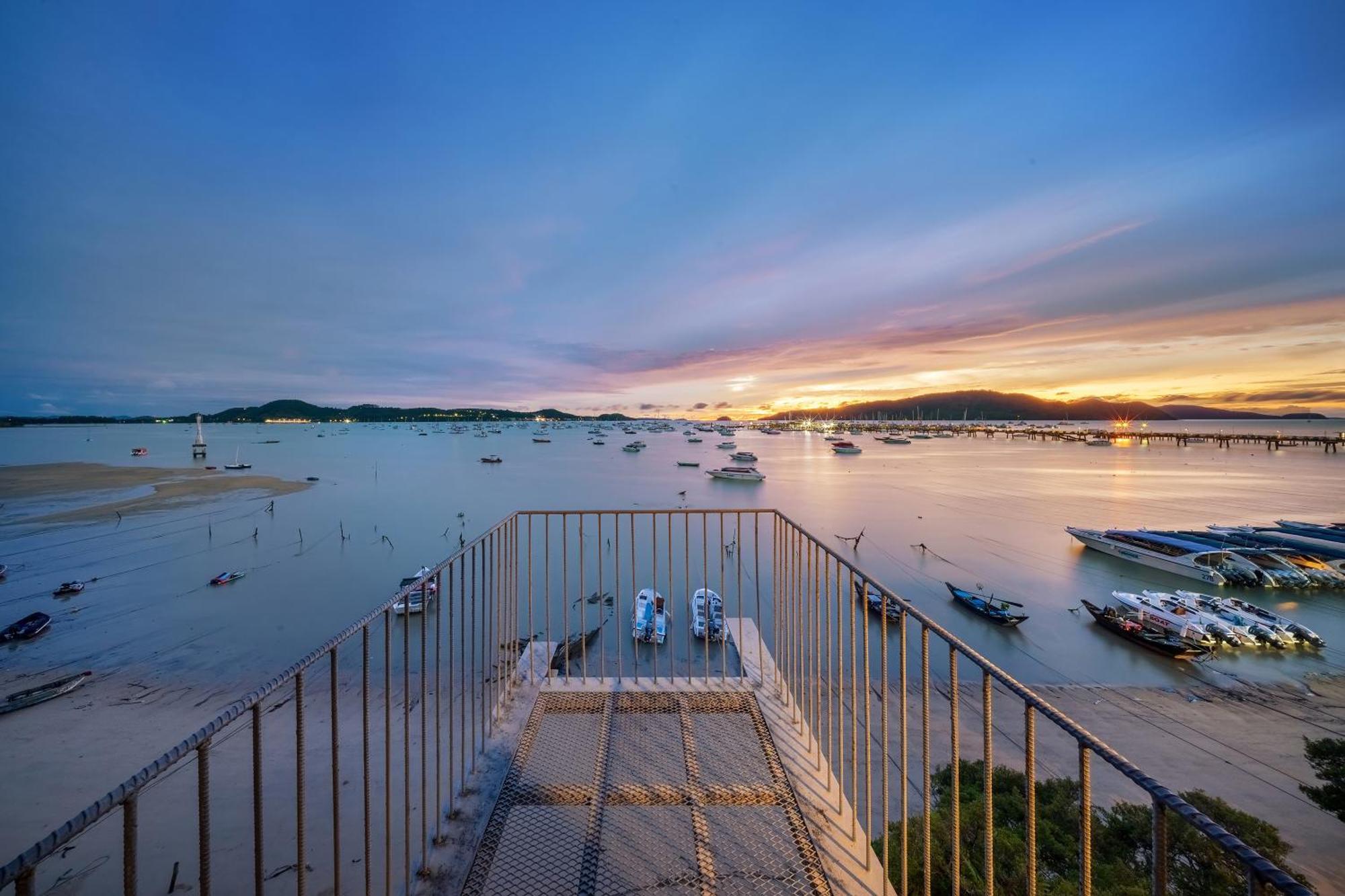 Shin Arch39 Phuket Beach Front - Sha Plus Чалонг Экстерьер фото
